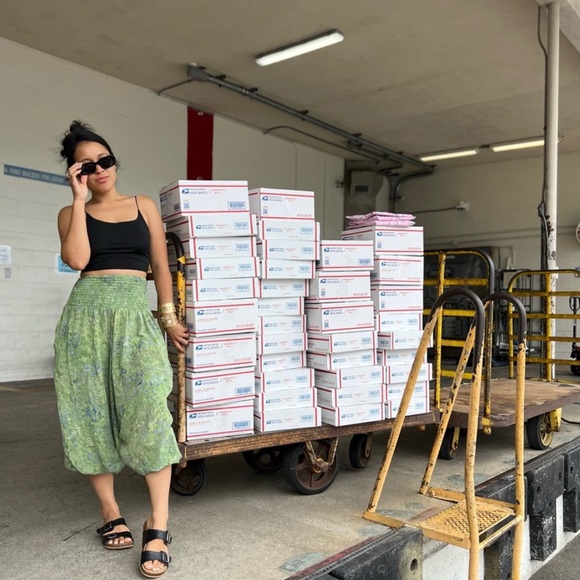 ⚡️Live Show Listing⚡️ - Picture 6 of 8